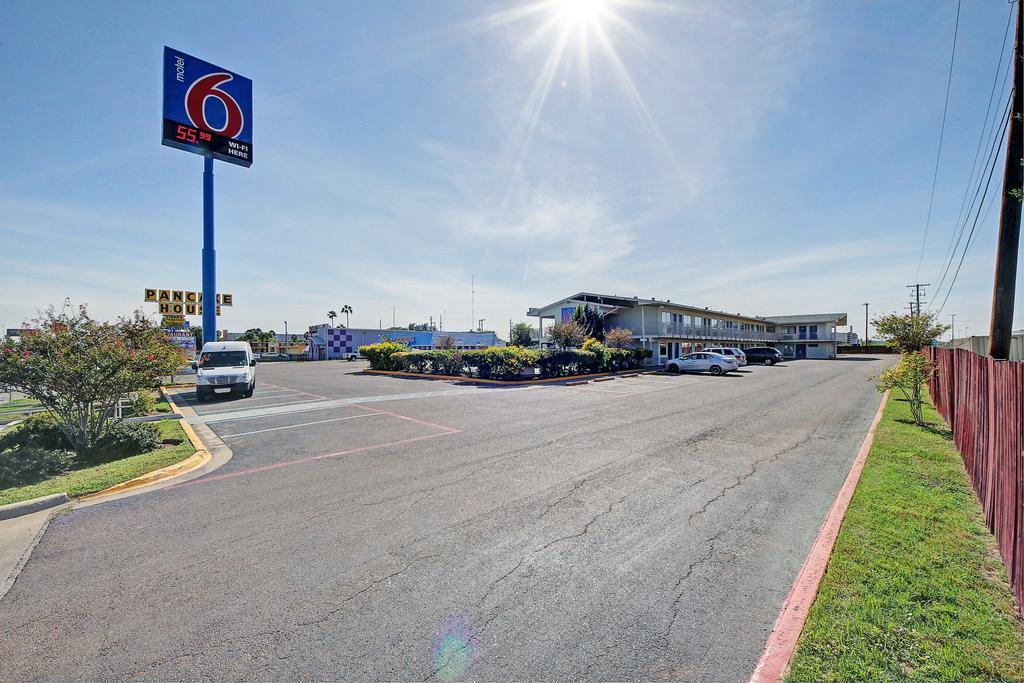 Motel 6-Laredo, Tx - South Exterior foto